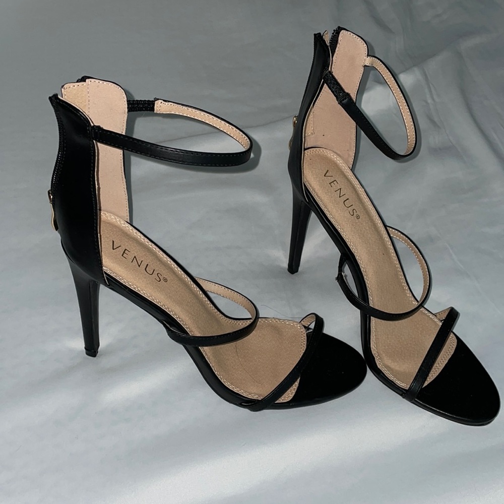 Venus Strappy High Heels / 9.5W